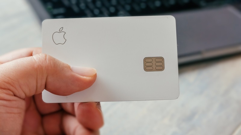 apple-card-iphone