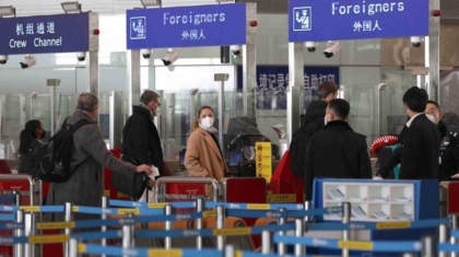 china-airport-foreigners